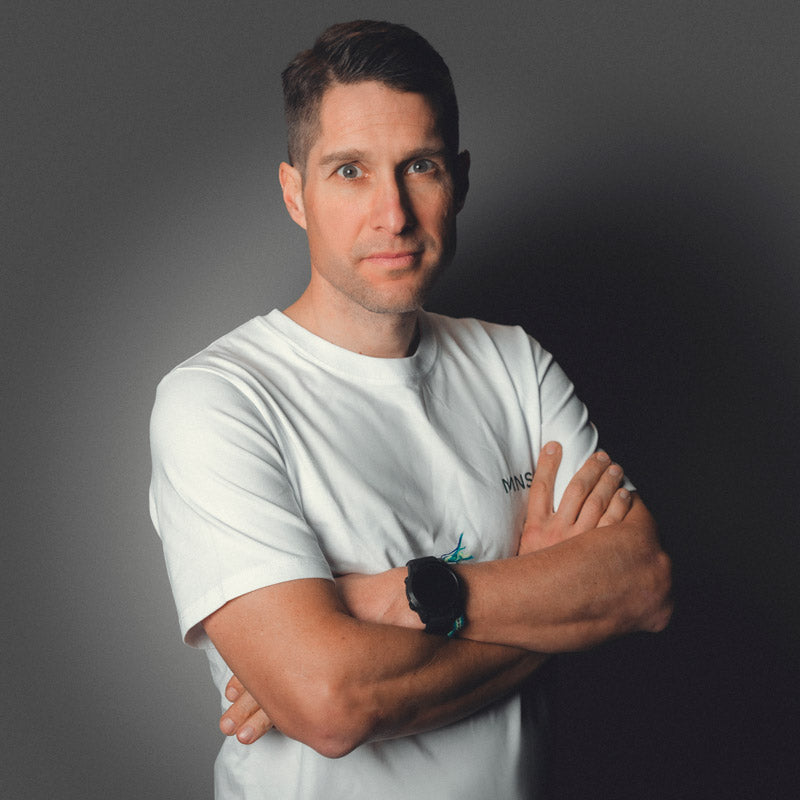 Co-Founder / Produktentwickler
Robert Gorgos in weißem MNSTRY T-Shirt
