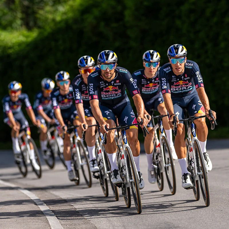 Fahrer des Teams Red Bull – bora – hansgrohe fueled by MNSTRY